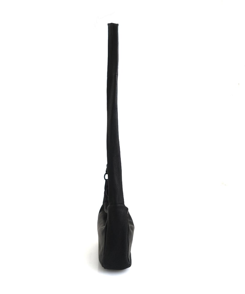 VUm PRODUCT B22 mini sash bag deer leather / black