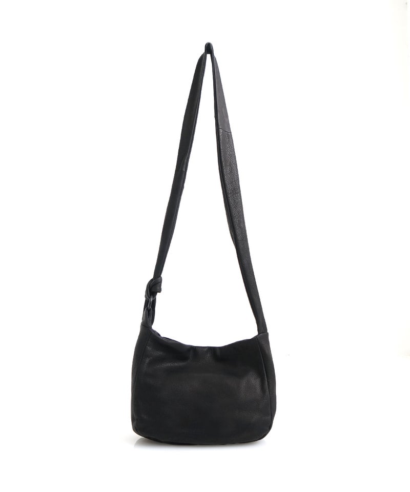 VUm PRODUCT B22 mini sash bag deer leather / black
