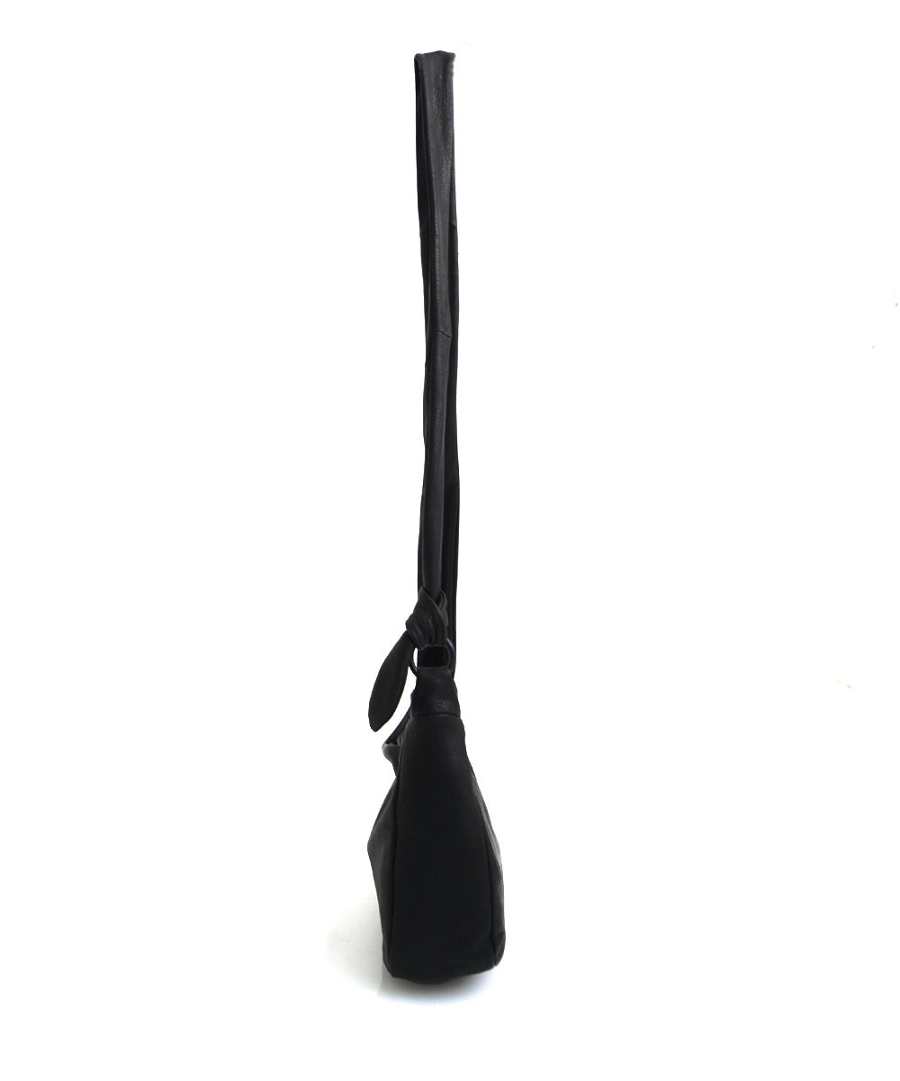 VUm PRODUCT B22 mini sash bag deer leather / black
