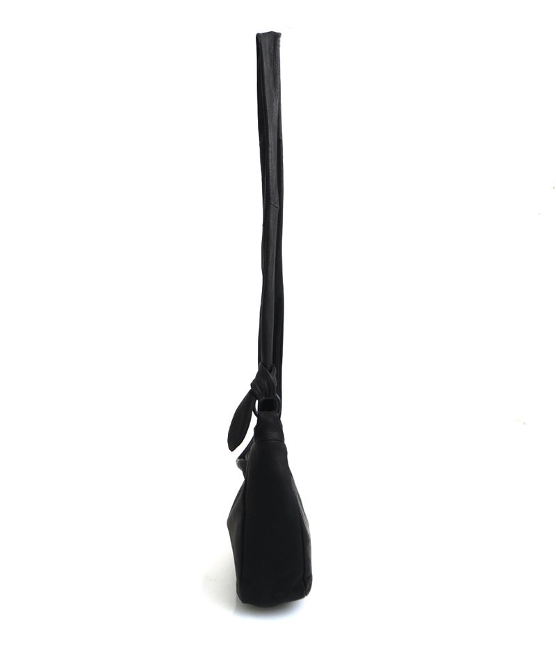 VUm PRODUCT B22 mini sash bag deer leather / black