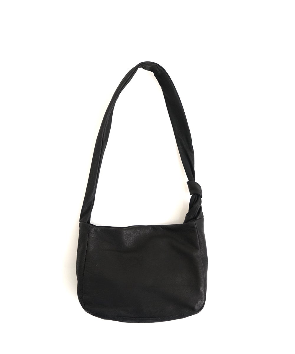 VUm PRODUCT B22 mini sash bag deer leather / black