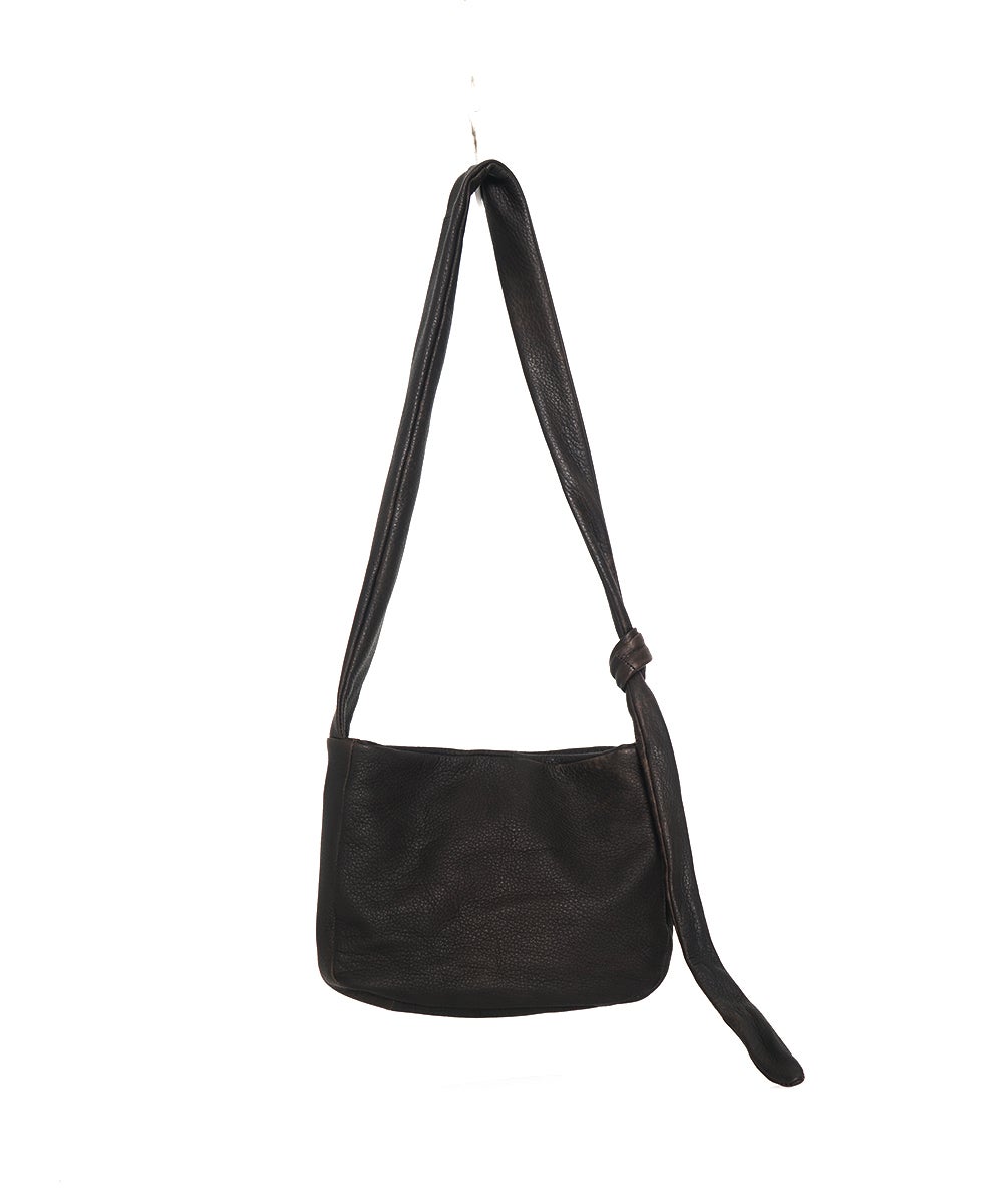 VUm PRODUCT B22 mini sash bag deer leather / black