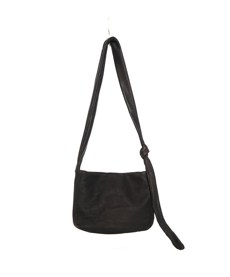 VUm PRODUCT B22 mini sash bag deer leather / black