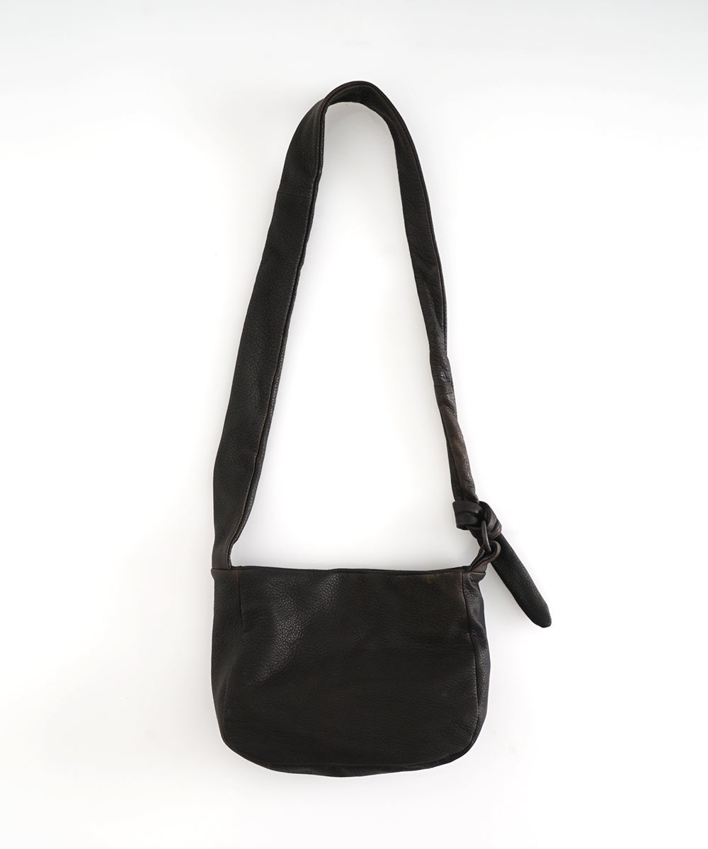 VUm PRODUCT B22 mini sash bag deer leather / dark brown