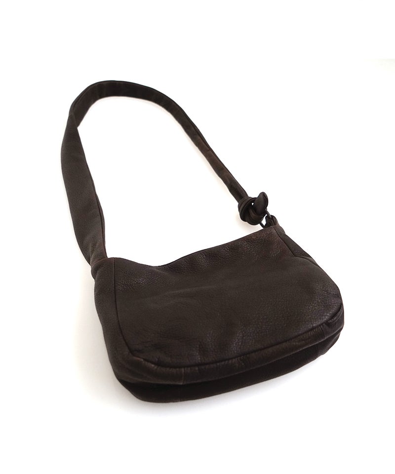 VUm PRODUCT B22 mini sash bag deer leather / dark brown