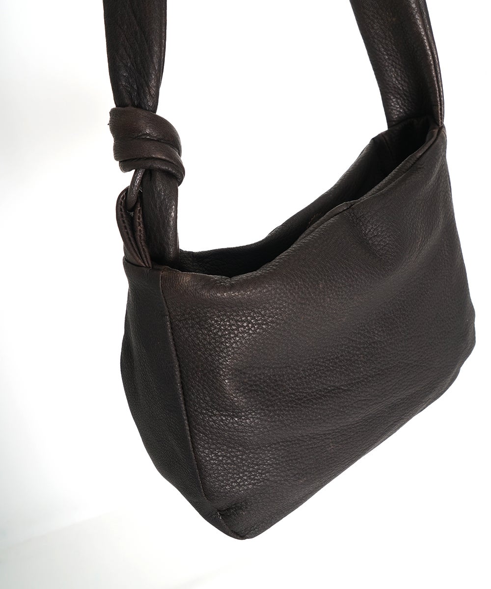 VUm PRODUCT B22 mini sash bag deer leather / dark brown