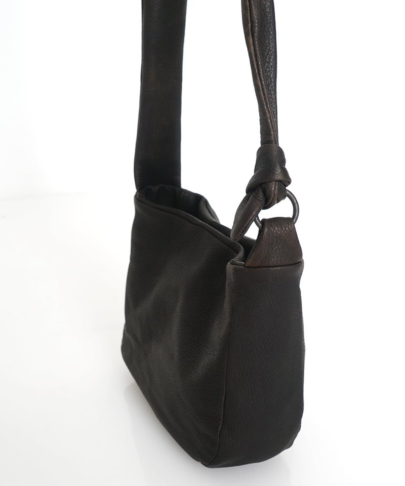 VUm PRODUCT B22 mini sash bag deer leather / dark brown