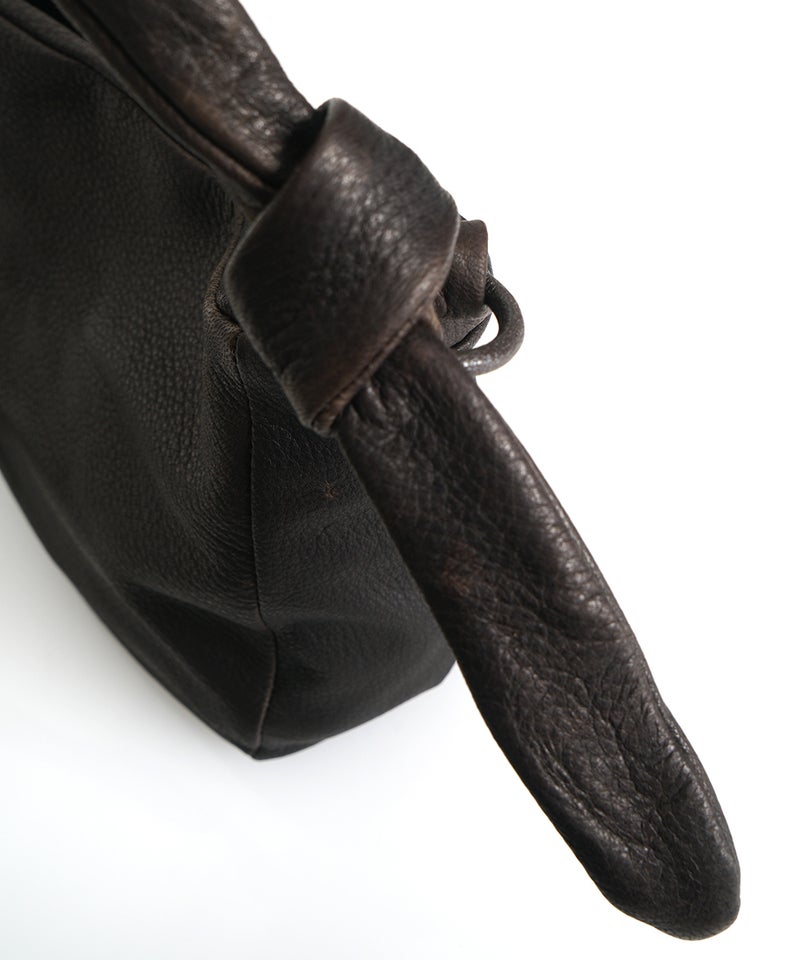 VUm PRODUCT B22 mini sash bag deer leather / dark brown