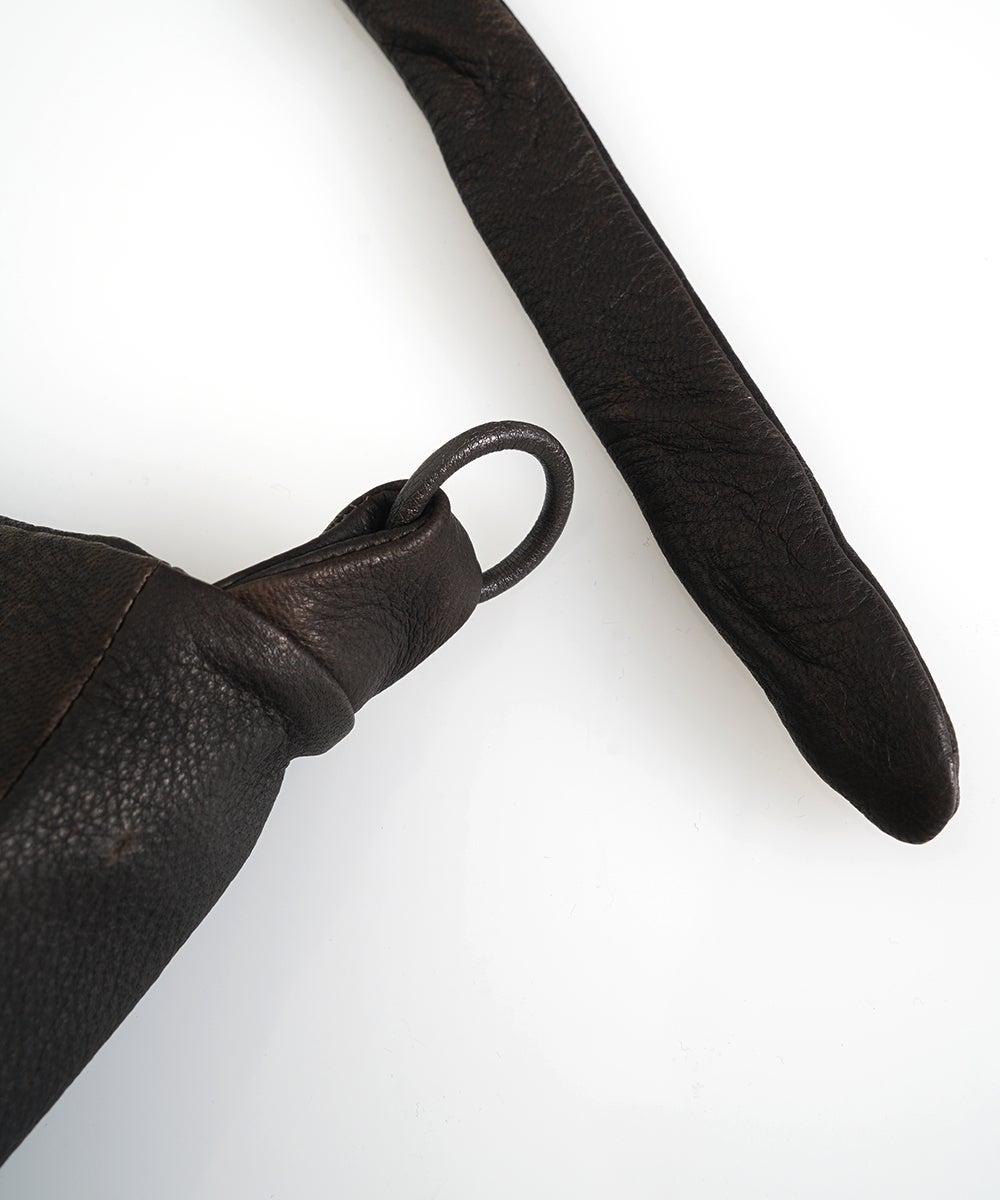 VUm PRODUCT B22 mini sash bag deer leather / dark brown