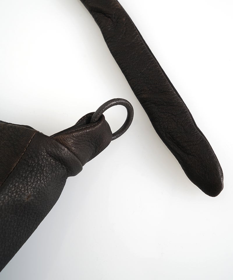 VUm PRODUCT B22 mini sash bag deer leather / dark brown