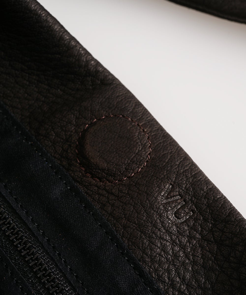 VUm PRODUCT B22 mini sash bag deer leather / dark brown
