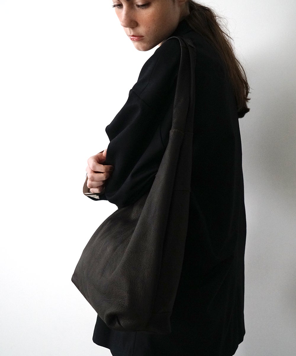 VUm PRODUCT B23 packable tote deer leather / black