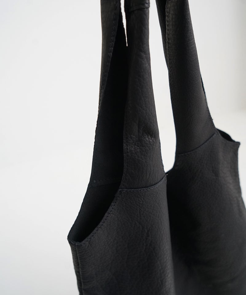 VUm PRODUCT B23 packable tote deer leather / black