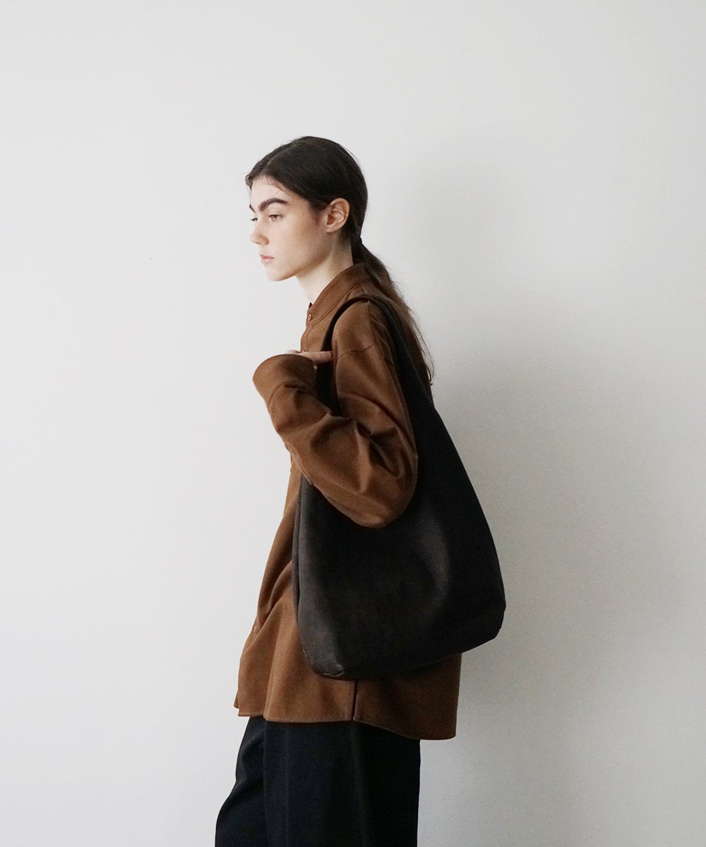 VUm PRODUCT B23 packable tote deer leather / dark brown