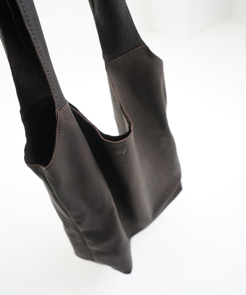 VUm PRODUCT B23 packable tote deer leather / dark brown