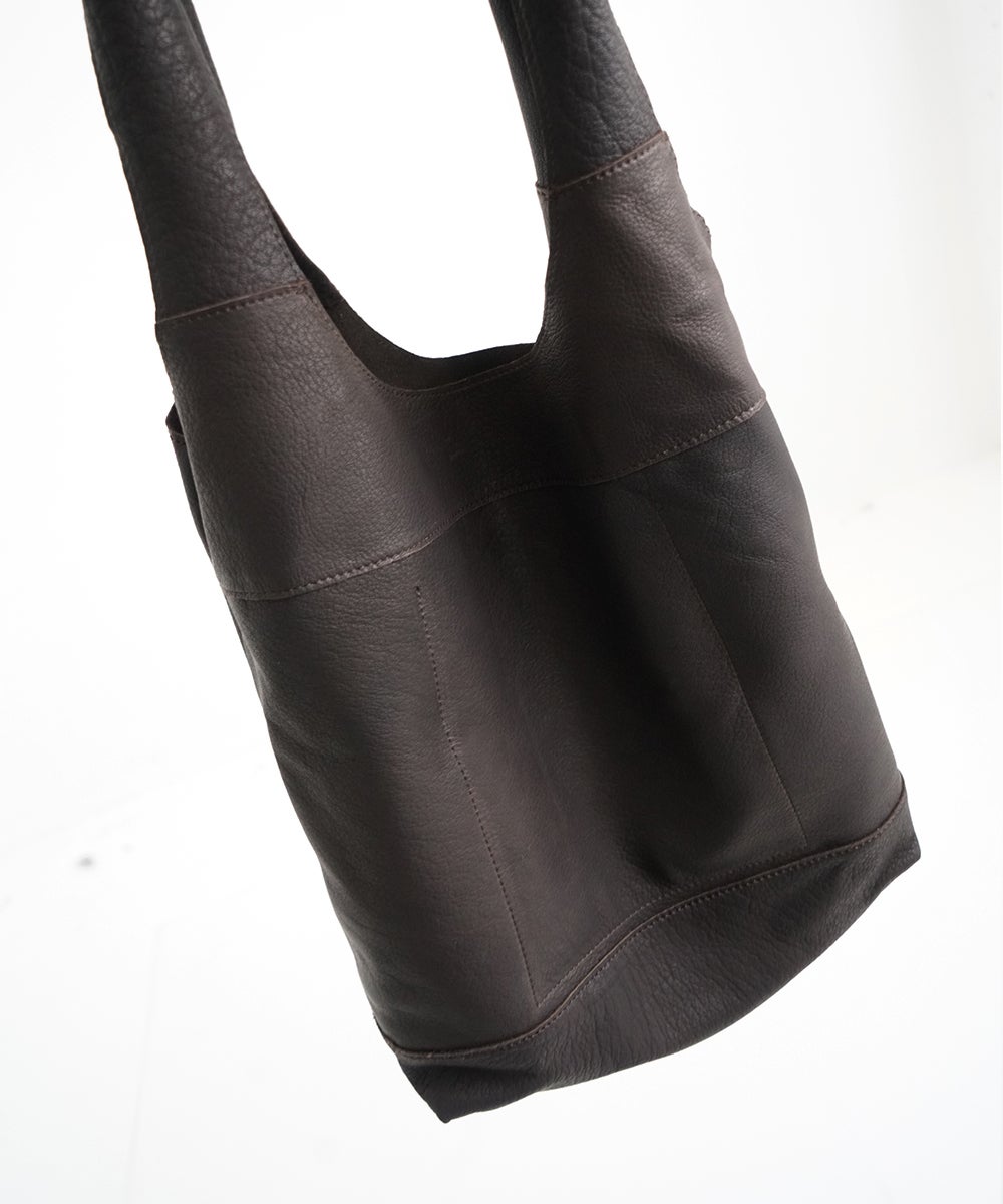 VUm PRODUCT B23 packable tote deer leather / dark brown