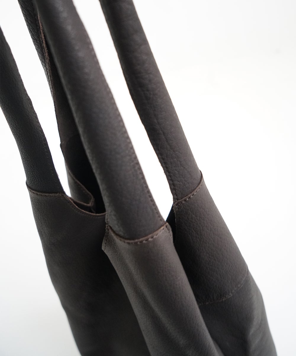 VUm PRODUCT B23 packable tote deer leather / dark brown