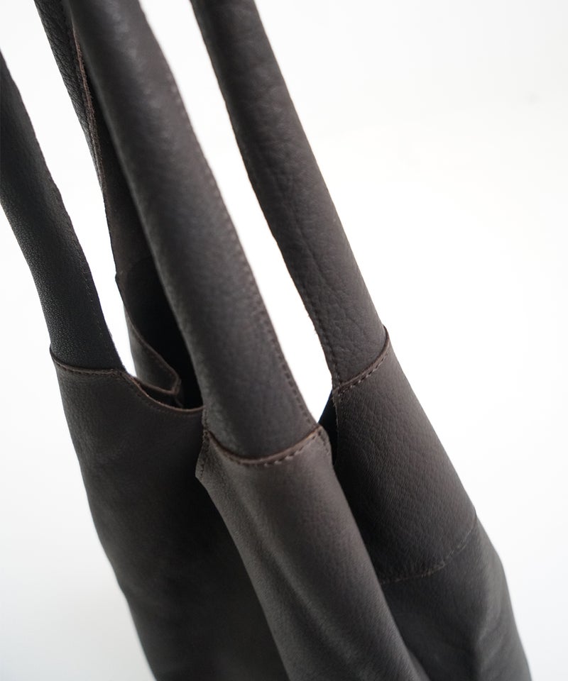 VUm PRODUCT B23 packable tote deer leather / dark brown