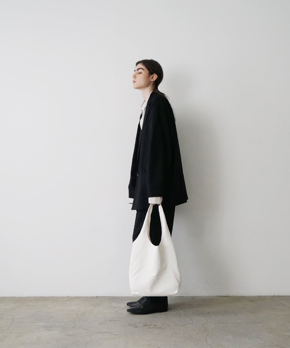  VUm PRODUCT B23 packable tote deer leather / white