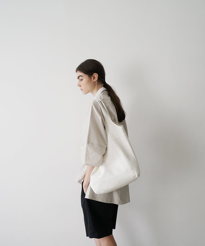  VUm PRODUCT B23 packable tote deer leather / white