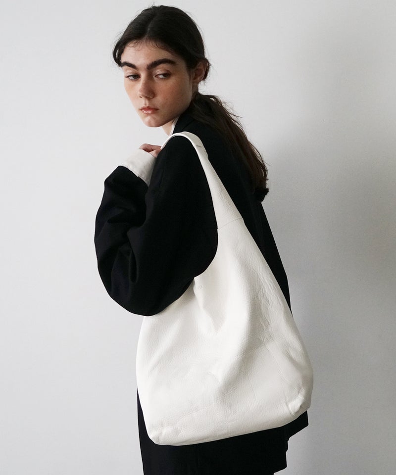  VUm PRODUCT B23 packable tote deer leather / white