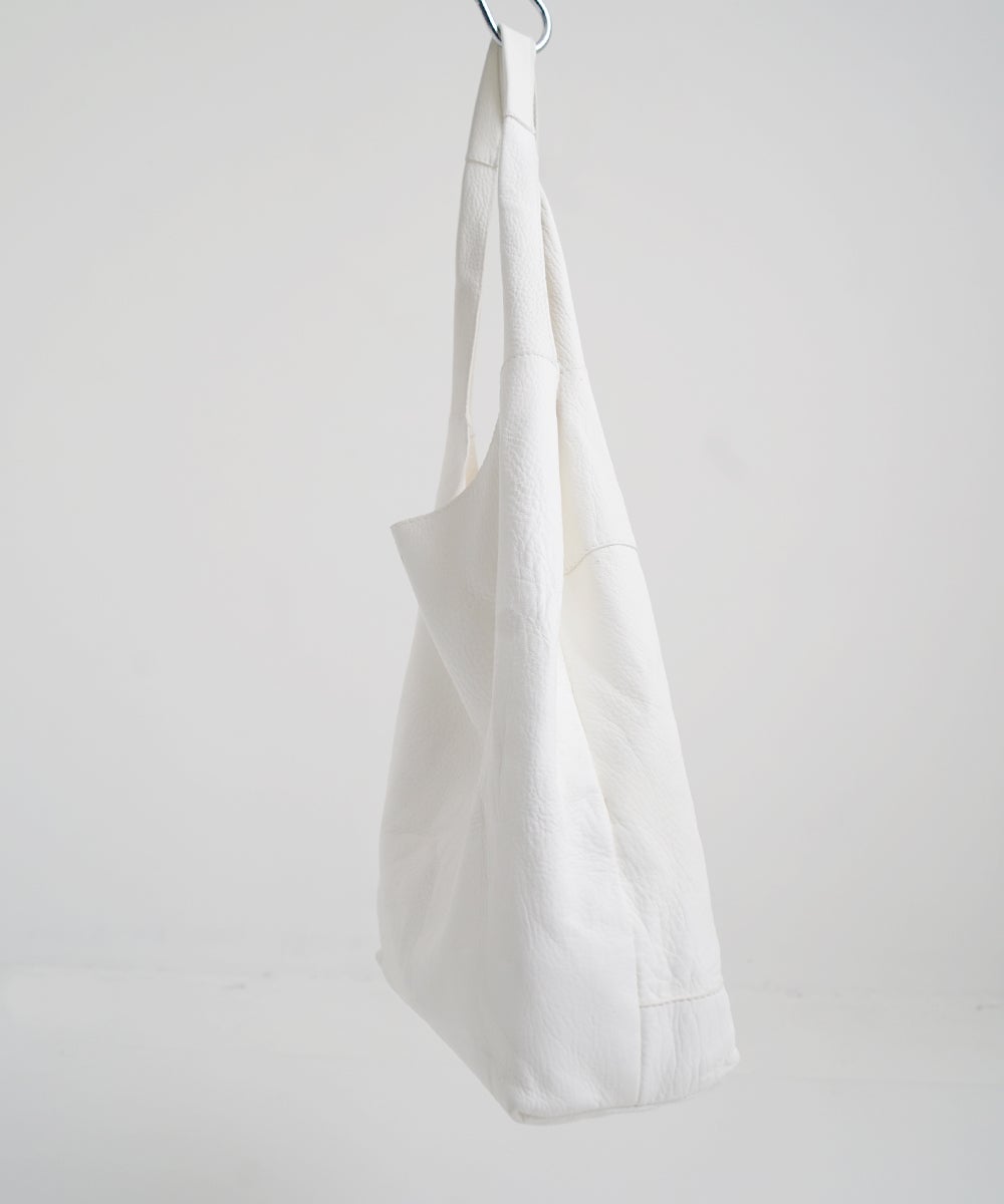  VUm PRODUCT B23 packable tote deer leather / white