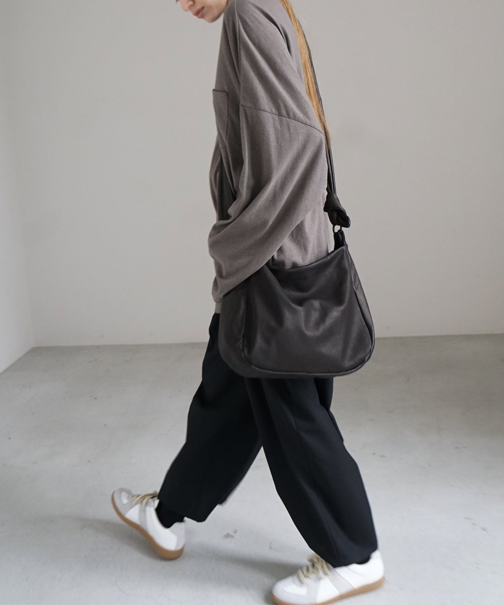VUm PRODUCT B15 sash bag deer leather / dark brown