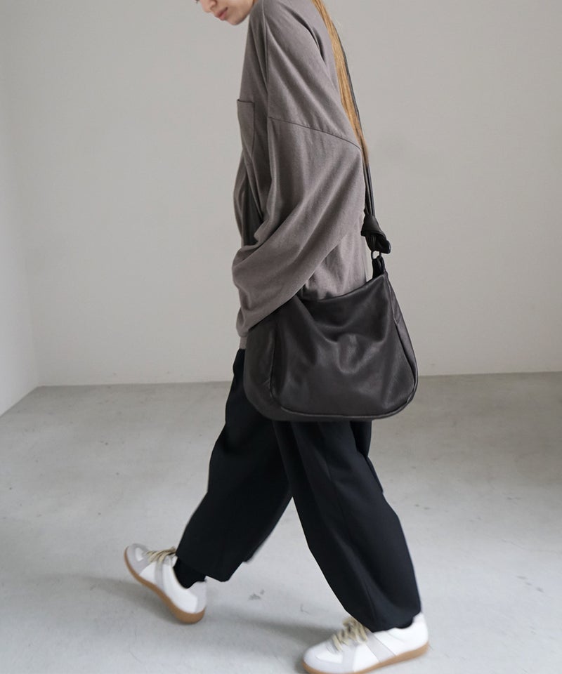 VUm PRODUCT B15 sash bag deer leather / dark brown