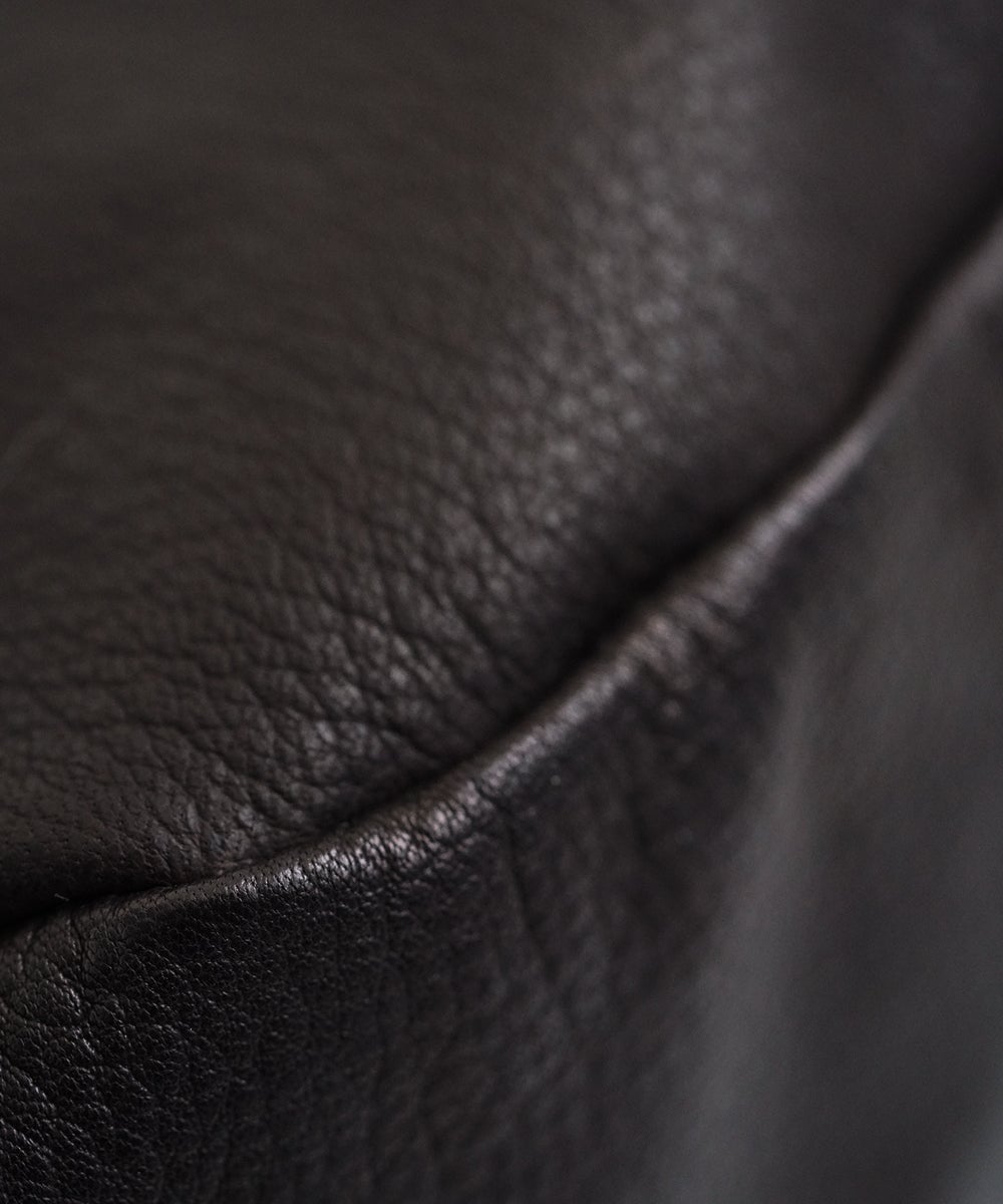 VUm PRODUCT B15 sash bag deer leather / dark brown