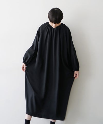 Mochiモチgathered neck dress (black/washable)ブラックドレス