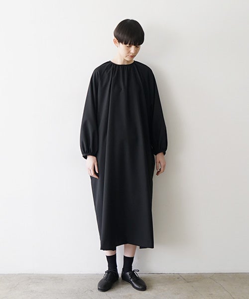 Mochiモチgathered neck dress (black/washable)ブラックドレス
