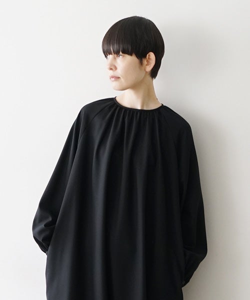 Mochiモチgathered neck dress (black/washable)ブラックドレス