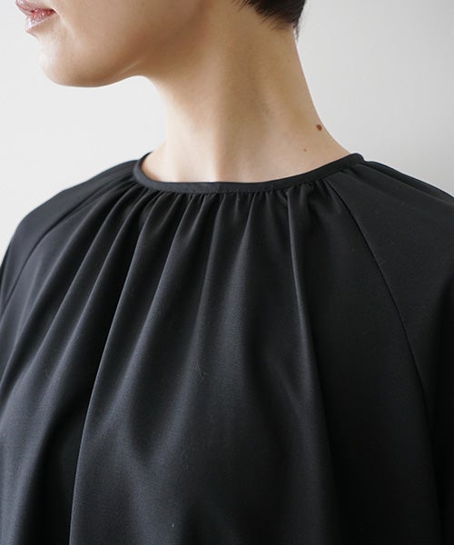 Mochiモチgathered neck dress (black/washable)ブラックドレス